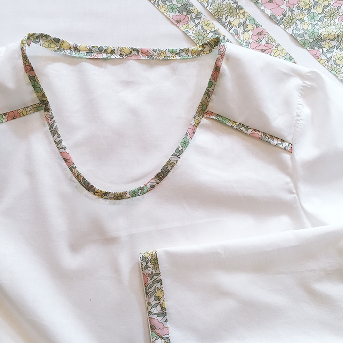 blouse blanche 700