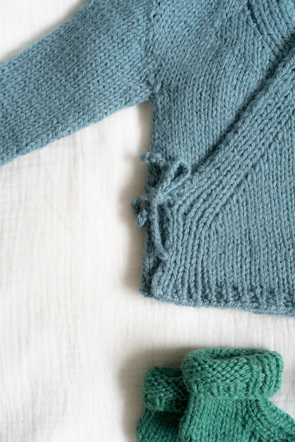 Brassière bébé tricot : l'indispensable du trousseau de naissance