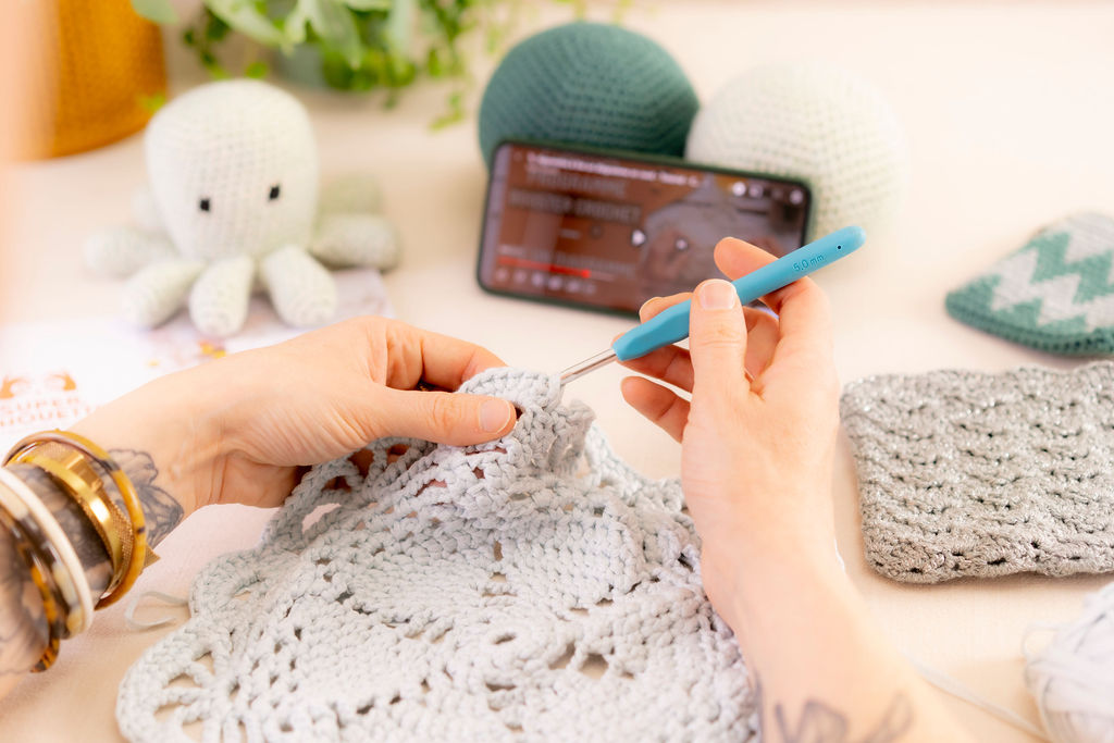 DIY - Une trousse de toilette et des cotons en crochet - Idées conseils et  tuto Crochet et tricot
