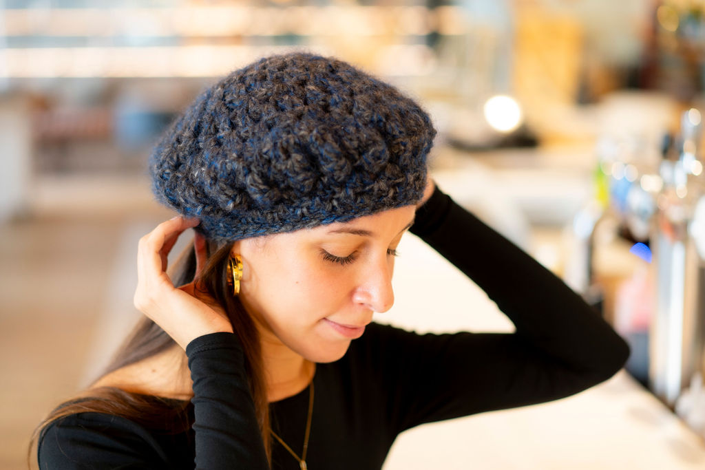 beret-bleu-gris-body-Elle-horizontale-CK57